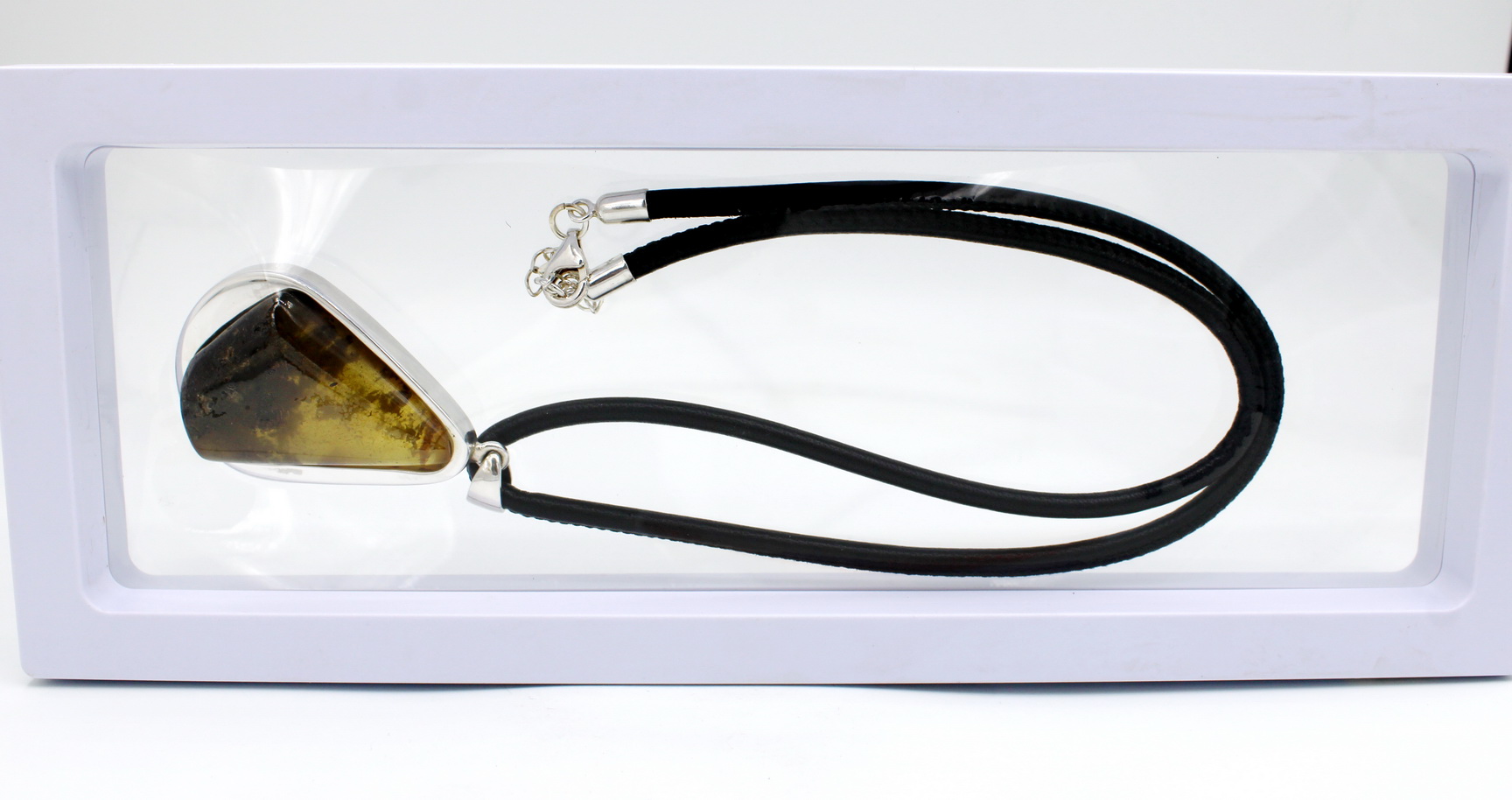 Moderner Bernsteinanhänger 925er Silber mit 4mm Rindsleder im 3D Display – Bild 2